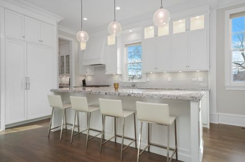 1300 Bell Ave, Chicago, IL 60622-3033