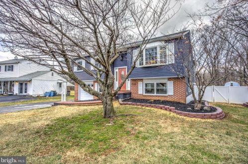 1509 Robert Rd, Lancaster, PA 17601-5632