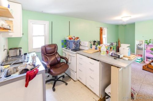 15 Water St, Orono, ME 04473-4066
