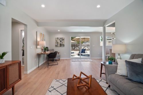 7437 Jellico Ave, Van Nuys, CA 91406-2327