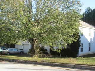 709 Deshon Creek Dr, Lithonia, GA 30058-2930