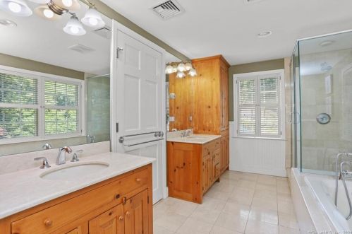 46 Pine Hill Ave, Norwalk CT  06855-2810 exterior
