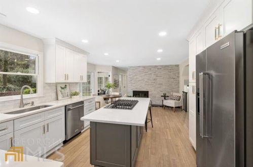 6125 Blackwater Trl, Atlanta GA  30328-2716 exterior