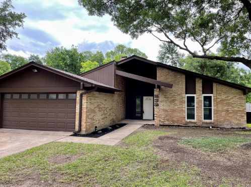 933 Timberline Dr, Fort Worth, TX 76126-3963