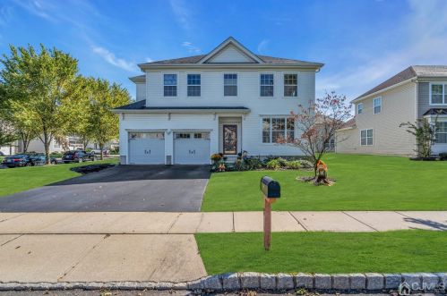18 Lily Ln, Piscataway, NJ 08854-6670