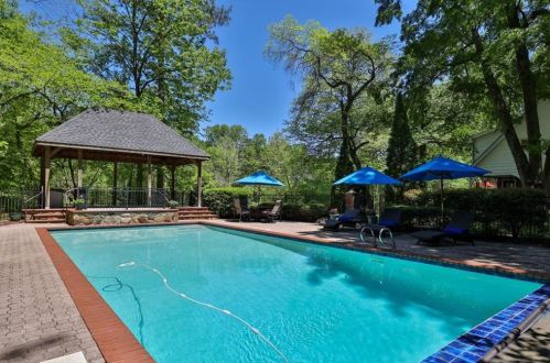 1630 Brandon Hall Dr, Atlanta GA  30350-3703 exterior