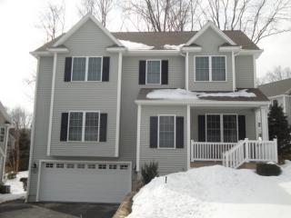 33 Patriot Trl, Huntington CT  06484-5372 exterior