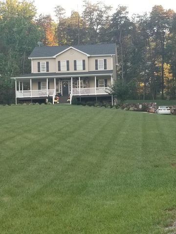 341 Barringer Dr, Rustburg, VA 24588-2746