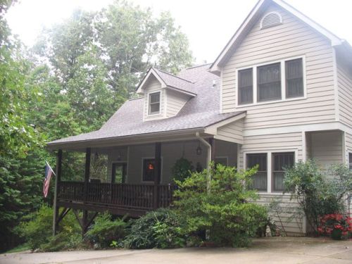 19 Shadow Brook Dr, Flat Rock, NC 28731-9514