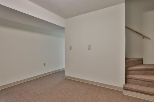 38 Scottsdale Dr, Hudson NH  03051-3750 exterior