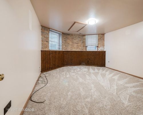 900 Margate Ter, Chicago IL  60640-3824 exterior