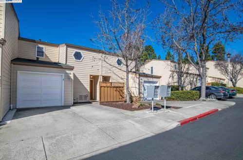 6559 Pioneer Ln, Pleasanton, CA 94568-3449
