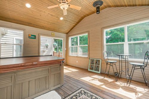 2071 61 Ave, Hobart IN 46342-6517 exterior