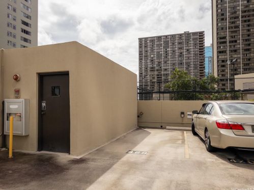 60 Beretania St, Honolulu HI  96817-4752 exterior