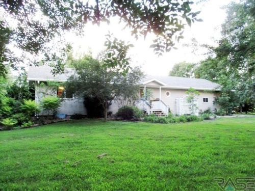 48079 259th St, Corson, SD 57005-6601