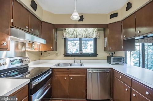 221 Elm Ave, Tavistock NJ 08033-2538 exterior