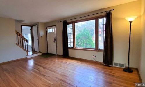 16 Morningside Ave, Cresskill NJ  07626-1512 exterior