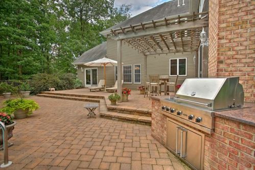 18 Coddington Ln, Califon, NJ 07830-3440