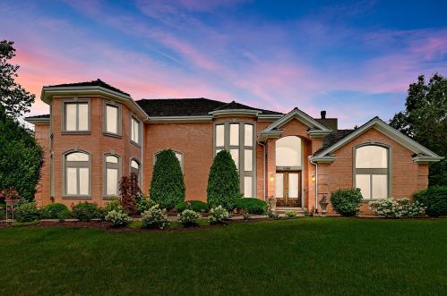 9171 Falling Waters Dr, Willowbrook IL  60527-0717 exterior