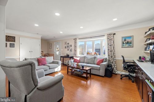 7319 Beverly Park, Springfield VA  22150-3162 exterior