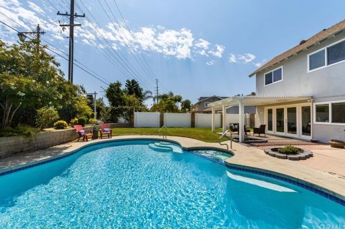 6298 Woodsboro Ave, Anaheim CA  92807-2347 exterior