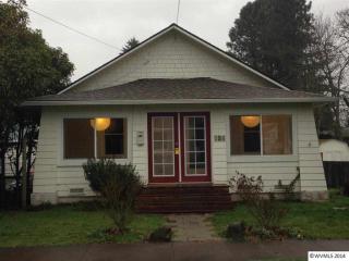 802 Pine St, Silverton, OR 97381-1043