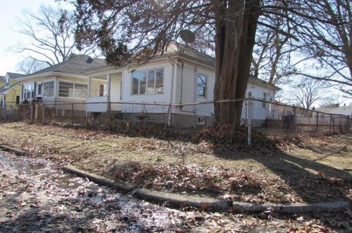 84 Elder St, Lincoln, RI 02865-3251
