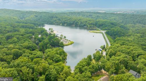 1409 Lakeside Dr, Harpers Ferry, WV 25425-6905