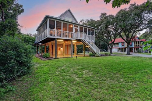 2321 Menard Ave, Taylor Lake Village, TX 77586-3066