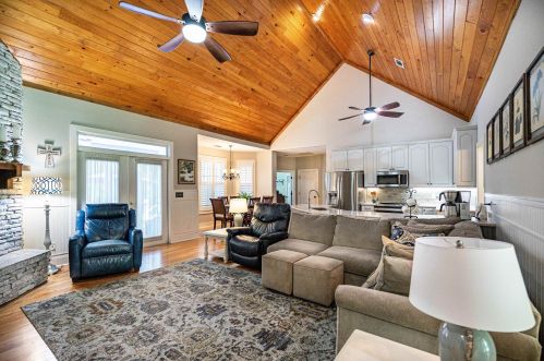 212 Deer Pointe Rd, Lagrange, GA 30240-7907