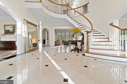 843 Alvermar Ridge Dr, Mc Lean, VA 22102-1436