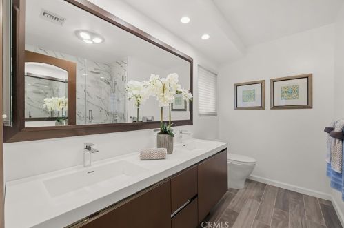 1430 Greenbriar Rd, Glendale CA  91207-1053 exterior