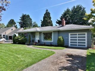320 114 Ave, Portland OR  97220-2329 exterior