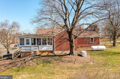 564 Lampeter Rd, Lancaster PA  17602-4010 exterior