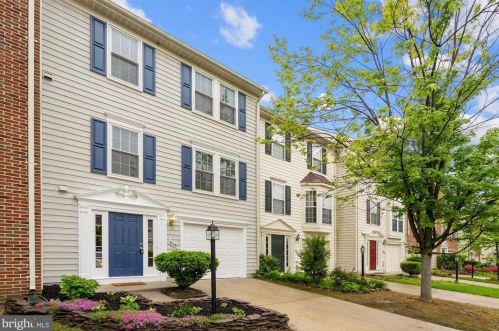 8045 Horseshoe Cottage Cir, Lorton, VA 22079-2370