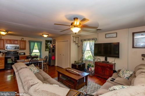 18 Timberland Dr, Fredericksburg, VA 22407-6323