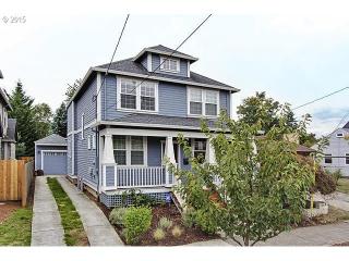 9712 Ivanhoe St, Portland, OR 97203-1416