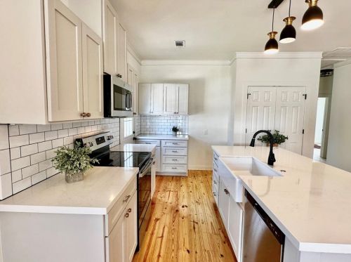 407 Holland St, Bellvue TX  77418-1425 exterior