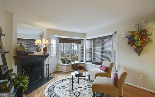 2075 Whisperwood Glen Ln, Herndon VA  20191-4141 exterior