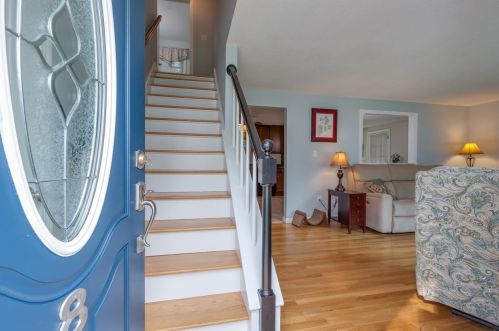 8 March St, Nashua, NH 03060-5352
