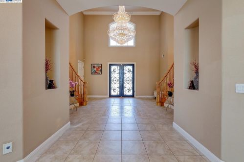 6025 Turnberry Dr, Pleasanton, CA 94568-7456