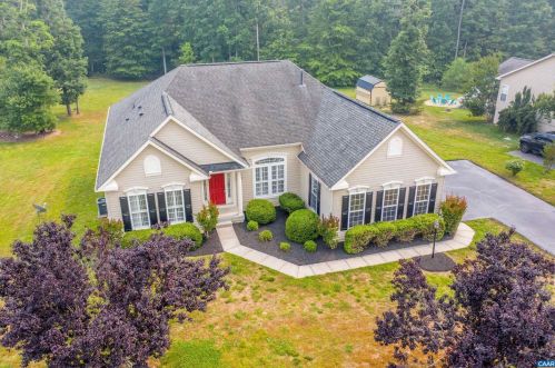 250 Justin Dr, Bybee, VA 22963-2082