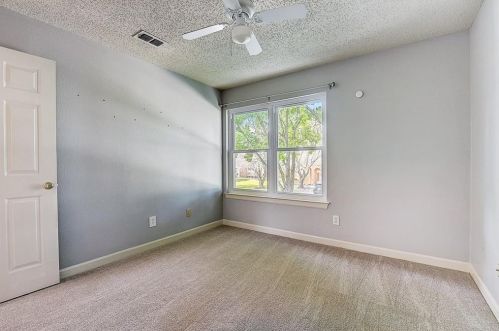 1521 Lindby Dr, Lewisville TX  75028-3624 exterior