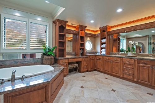 10188 Dimple Dell Ln, Sandy UT 84092-4505 exterior