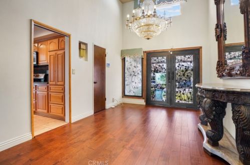 8411 Ives St, Paramount, CA 90723-4440