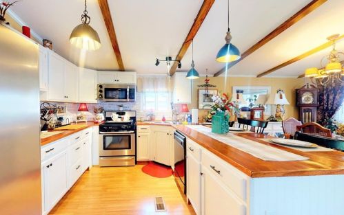 31 Milton Ln, Coventry, RI 02816-4008