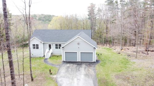 73 Winslow Rd, Weare, NH 03281-4119