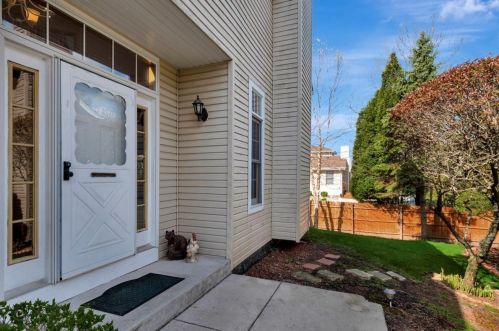 14540 Club Circle Dr, Oak Forest, IL 60452-1063