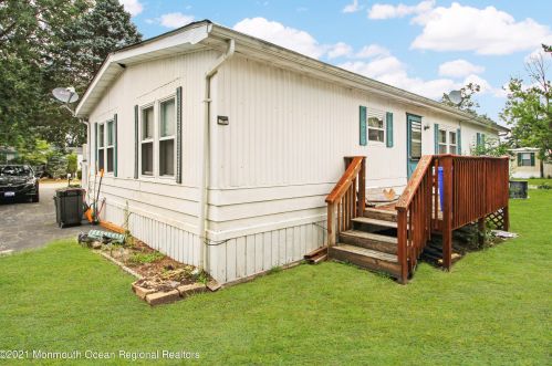 67 Beaver Ave, Lakehurst NJ  08759-3666 exterior