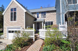 1 Farm Dr, Farmington, CT 06032-2744
